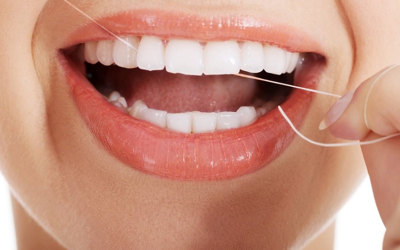 Dentist Recommends Flossing